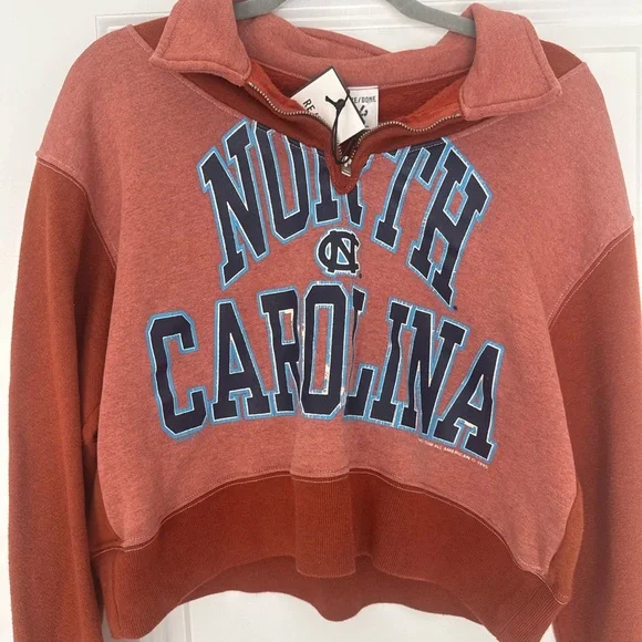 Re/Done North Carolina Quarter-Zip Sweatshirt - Picture 5 of 8